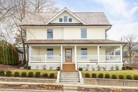 Downtown Luxury Farmhouse Apartment #4 West Dundee Buitenkant foto