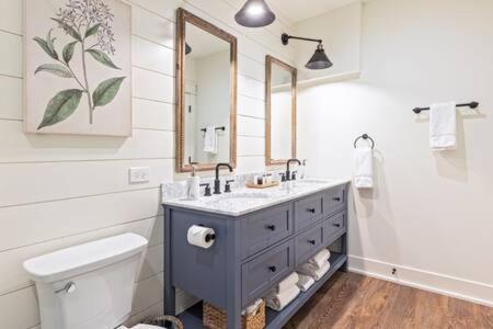Downtown Luxury Farmhouse Apartment #4 West Dundee Buitenkant foto