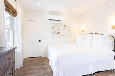 Downtown Luxury Farmhouse Apartment #4 West Dundee Buitenkant foto