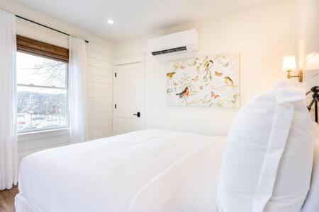 Downtown Luxury Farmhouse Apartment #4 West Dundee Buitenkant foto